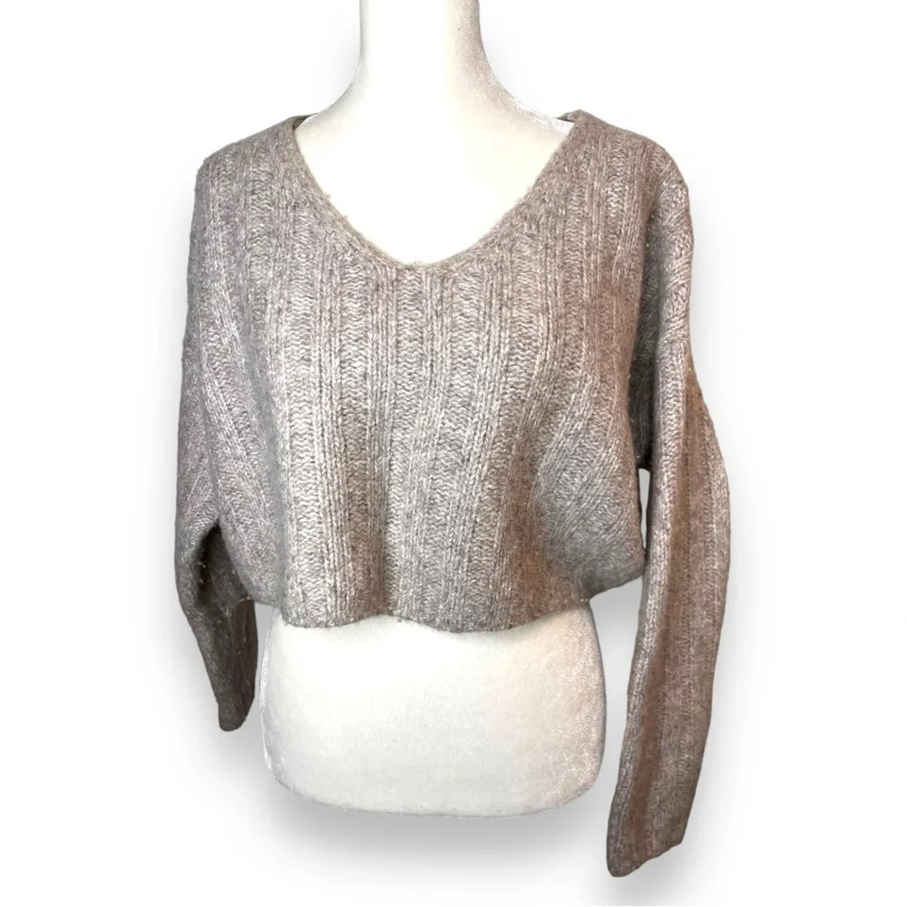 Zara Wool Blend Ribbed V-Neck Sweater Cream Cropped Knit Cozy Size M